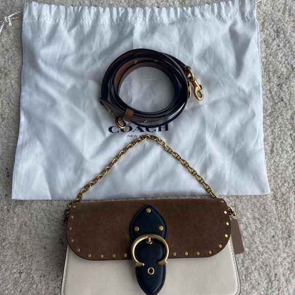 COACH- Beat Crossbody Clutch With Rivets - Picture 4 of 7